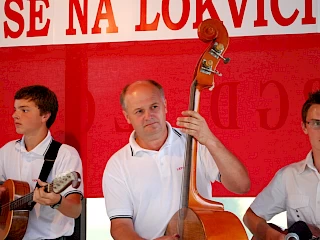 Vodja Preloških tamburašev je prizadevni Jože Starešinič.