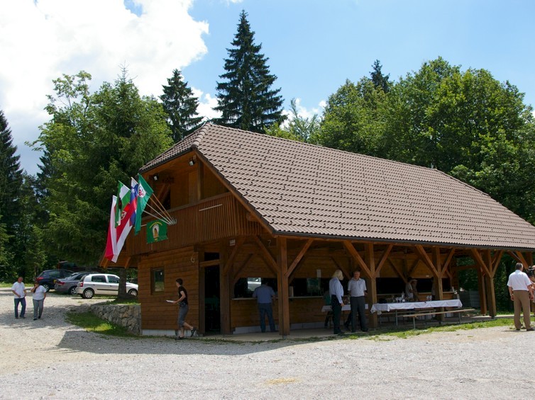 Na Blatniku urejajo oskrbno točko za konje