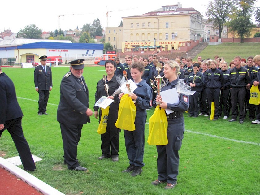 Ženska desetina PGD Črešnjevec se je udeležila češkega državnega tekmovanja
