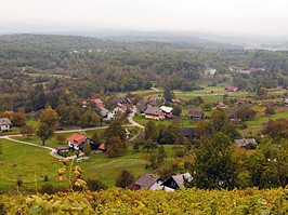 Sadinja vas nekoč in danes – knjigi na pot